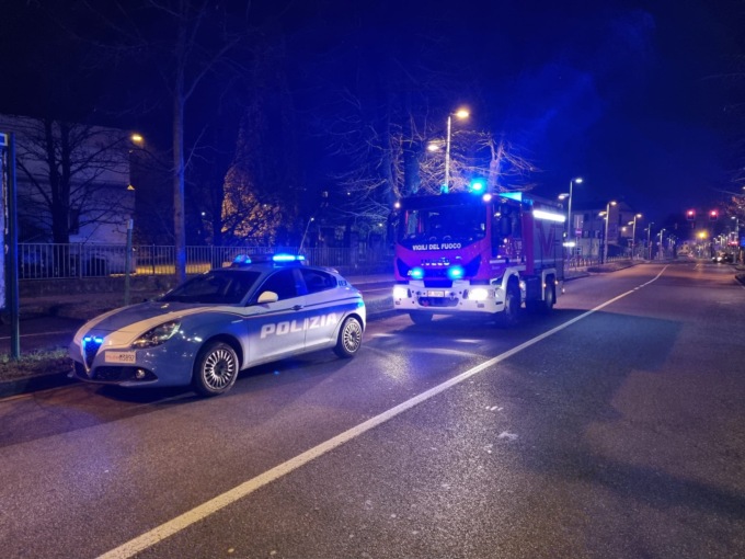 Donna si sente male in casa e non risponde alla sorella, soccorsa dai Vigili del fuoco