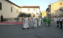 Il parroco entra a Vidalengo, il vescovo: "Non facciamo guerre"