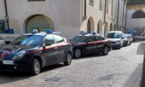 Tossicodipendente crea scompiglio in banca, intervengono i carabinieri