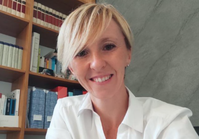 La paura di fallire in un mondo che corre: “Comunicare con i giovani per aiutarli a crescere”