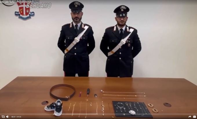 Rubano oro e gioielli da un appartamento, arrestate due donne (una incinta) e un sedicenne