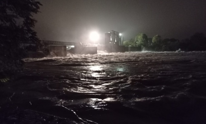 Anche l’Adda fa paura: dopo la piena il ponte di Vaprio chiuso ai pedoni