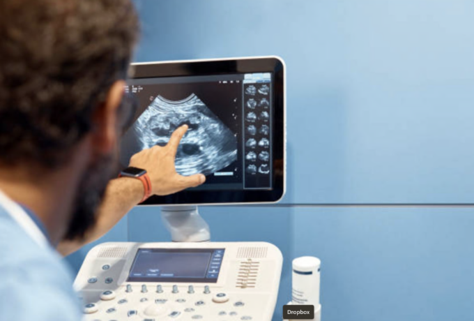 Una “tortura” legalizzata: polemiche sulla proposta degli anti-abortisti