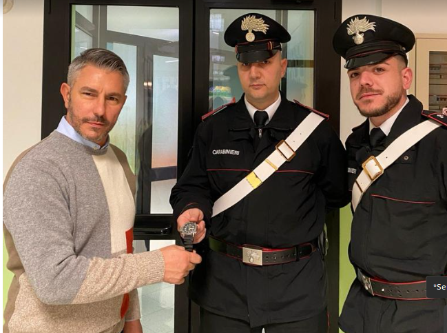 Furto alla “Sacra Famiglia”, i carabinieri ritrovano l’orologio rubato al prete
