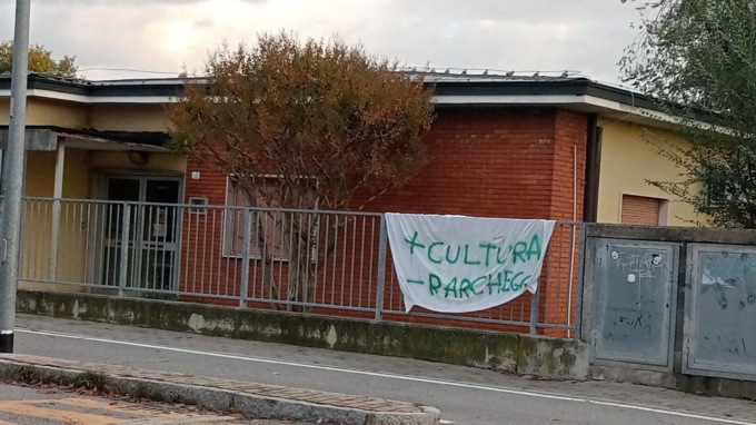 Una petizione per salvare la biblioteca della Geromina: “Più cultura e meno parcheggi”