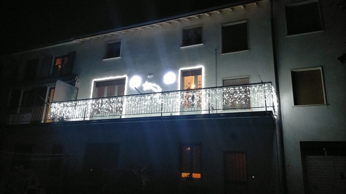 Una casa trasformata in un villaggio di Natale