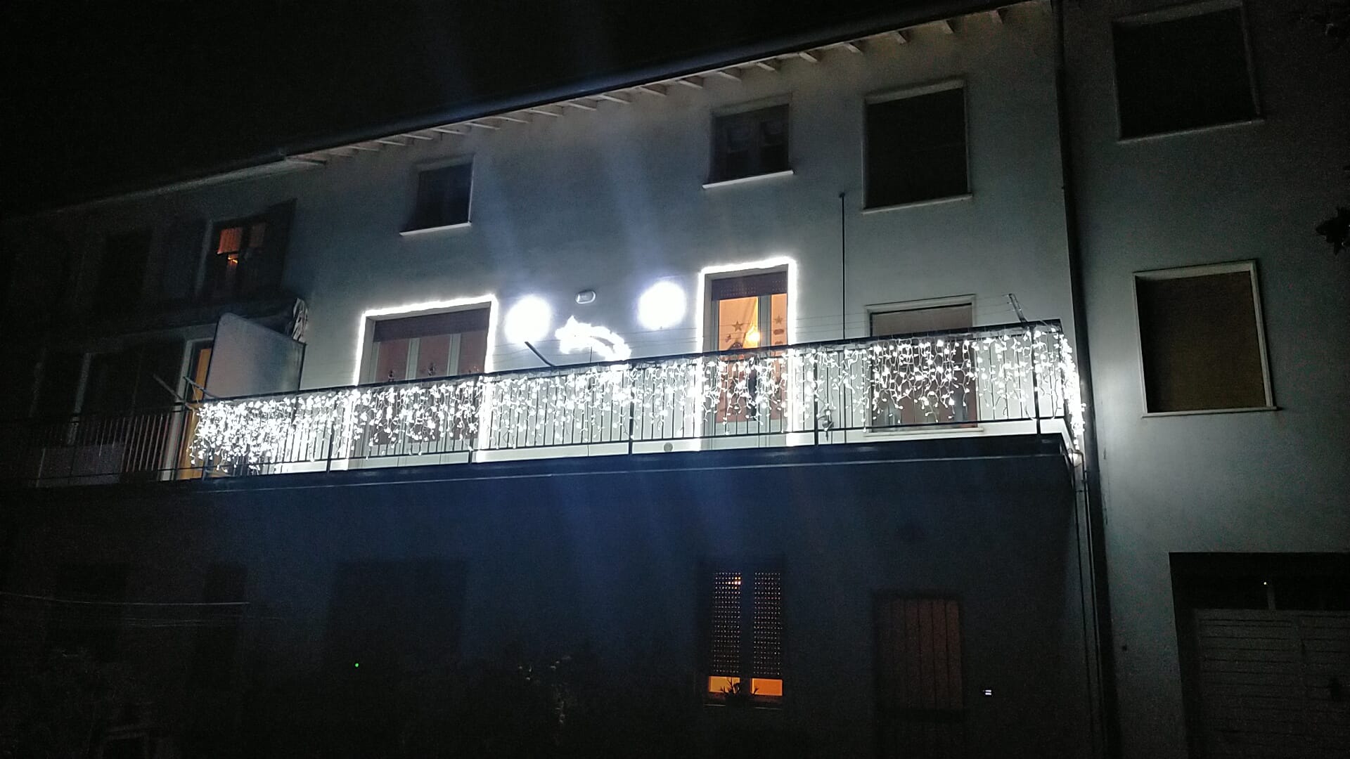 Caravaggio Una casa trasformata in villaggio di Natale in via Guzzasete