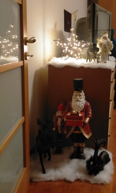 Una casa trasformata in un villaggio di Natale