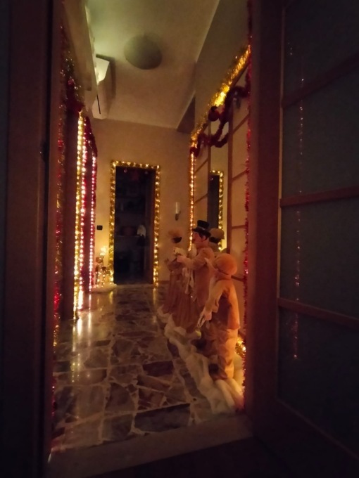 Una casa trasformata in un villaggio di Natale