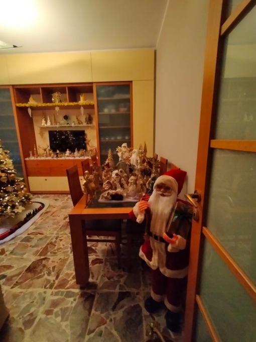 Una casa trasformata in un villaggio di Natale