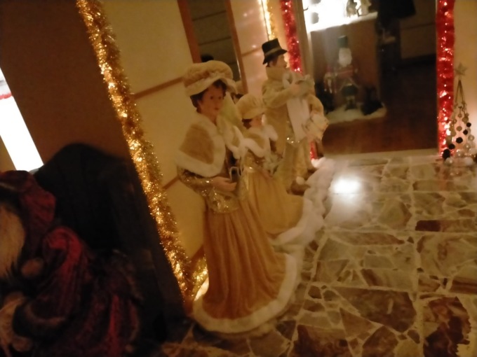 Una casa trasformata in un villaggio di Natale