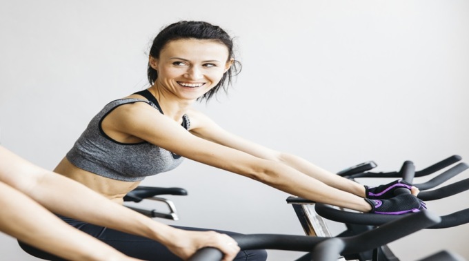 Allenarsi a casa con la cyclette: come può essere d’aiuto per mantenersi in forma