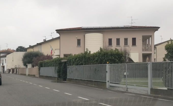 In tre incappucciati sfondano la porta, nonna e nipotino terrorizzati