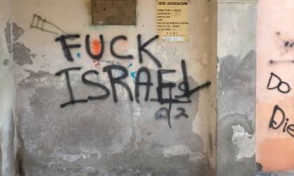 Alla sede Anpi vandalismi e una scritta contro Israele