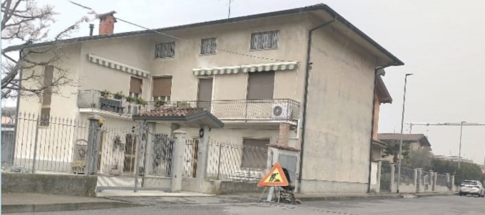 Gli rubano l’armadio con dentro tre fucili e lo minacciano: “Zitto e torna in casa”