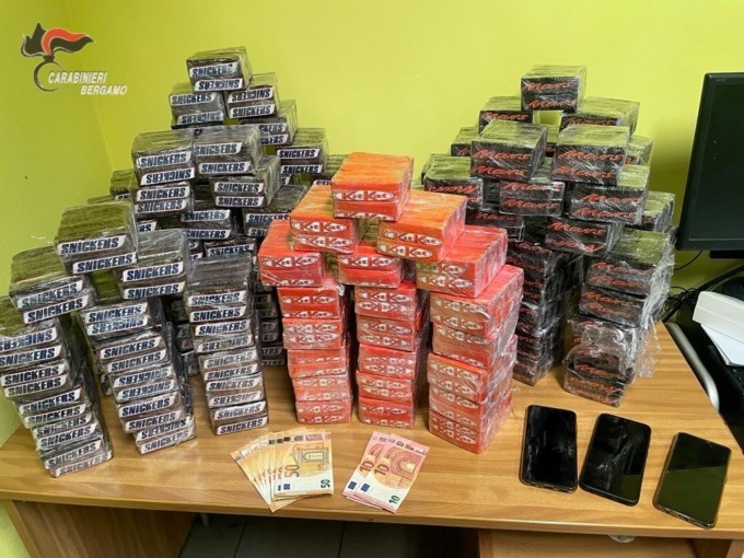 Non sono dolci, è hashish: maxi sequestro da 80 chili di droga a Lurano