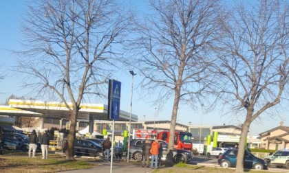 Scontro in via Treviglio, ferito un giovane postino