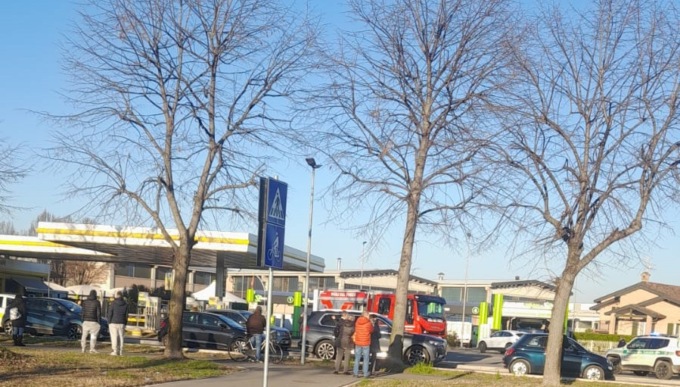 Scontro in via Treviglio, ferito un giovane postino