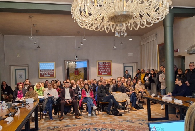 Una targa ai commercianti della Bassa