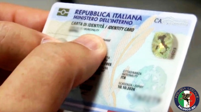 Documenti falsi alla Polizia locale: finisce nei guai