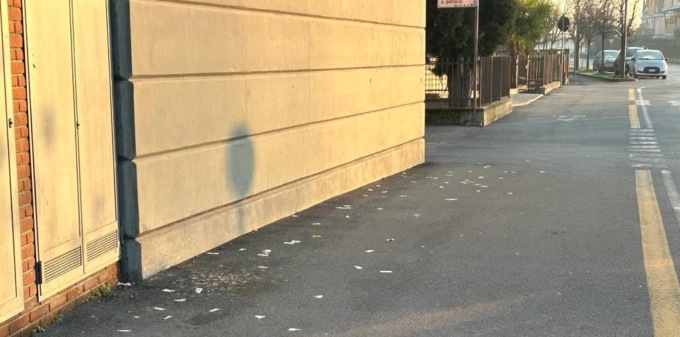 Il “Genio dei coriandoli”: è caccia all’imbrattatore seriale