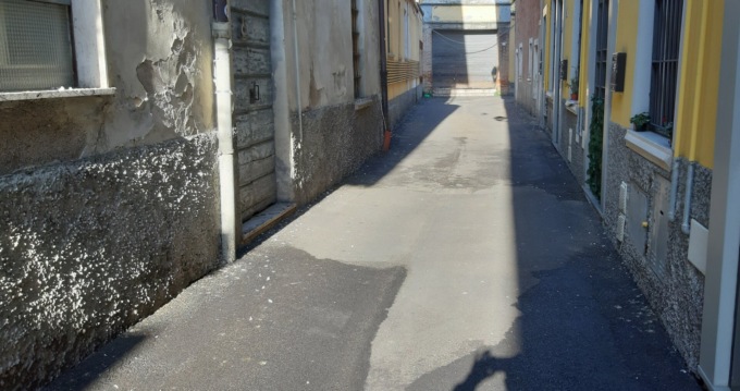 Vandalismi, sporco e schiamazzi, non ci sono regole nel centro storico della città