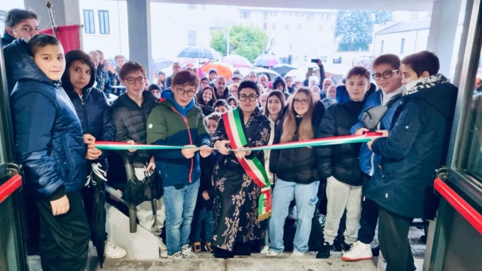 Taglio del nastro alla rinnovata scuola media