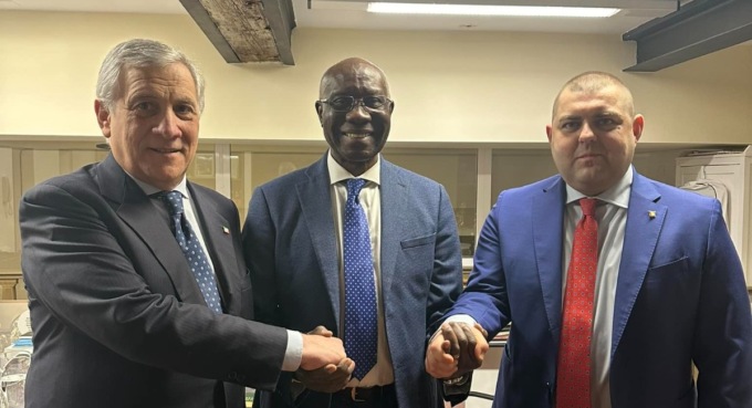 L’ex leghista Tony Iwobi abbraccia Forza Italia