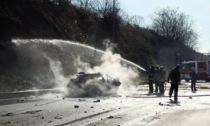 Frontale con un camion a Presezzo, l'auto prende fuoco: morto il conducente