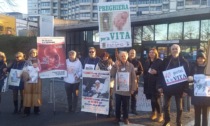 Presidio anti-abortista davanti all'ospedale di Treviglio, scoppia la polemica