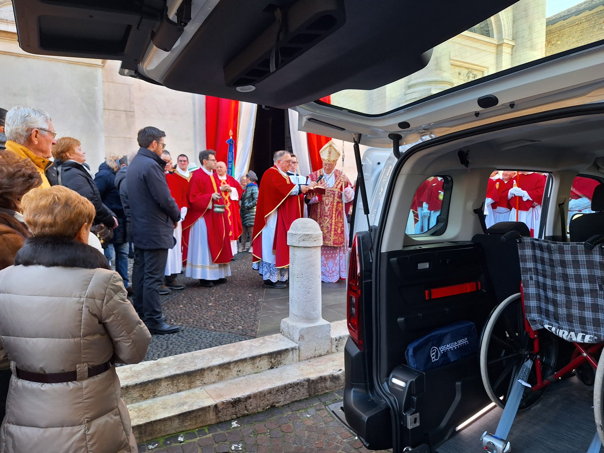 Martinengo Inaugurato il nuovo mezzo per il trasporto sociale durante la festa patronale