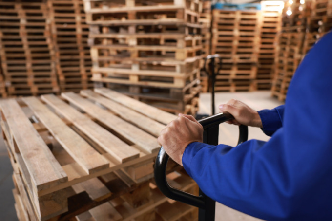 Forza e flessibilità: Il muletto manuale per l’industria moderna