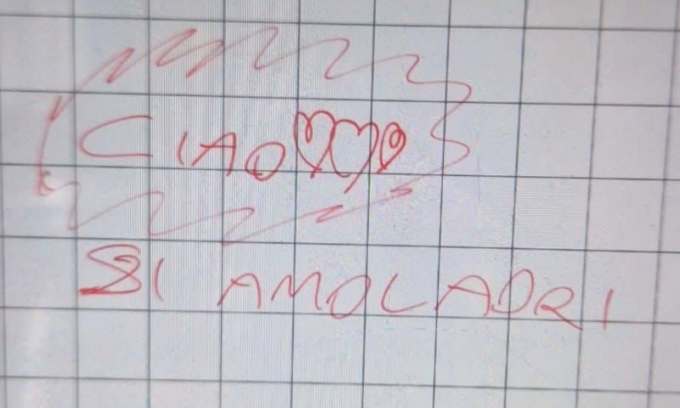 “Ciao siamo ladri”, quattro giovani sorpresi dentro la scuola elementare