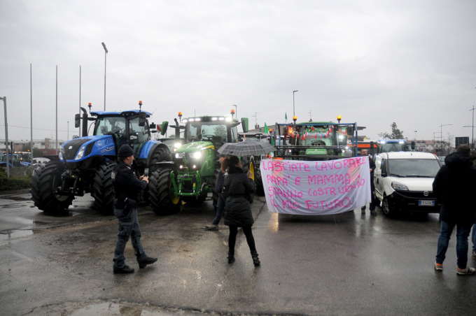Treviglio invasa dai trattori, la protesta agricola fa tappa in città