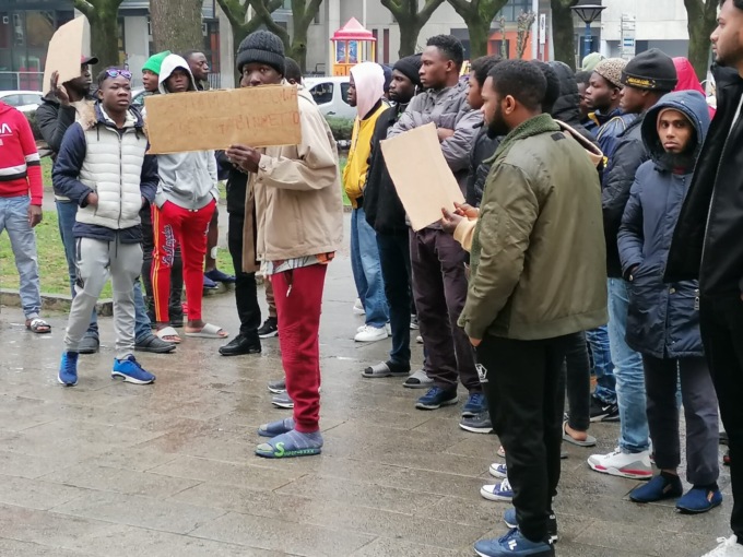 Accoglienza, la Giunta di centrodestra rilascia le residenze ai richiedenti asilo