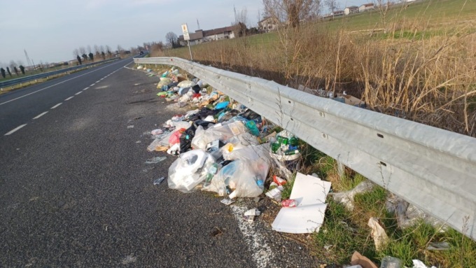 Il Comune in guerra con la Provincia: “La pulizia della strada spetta a loro”