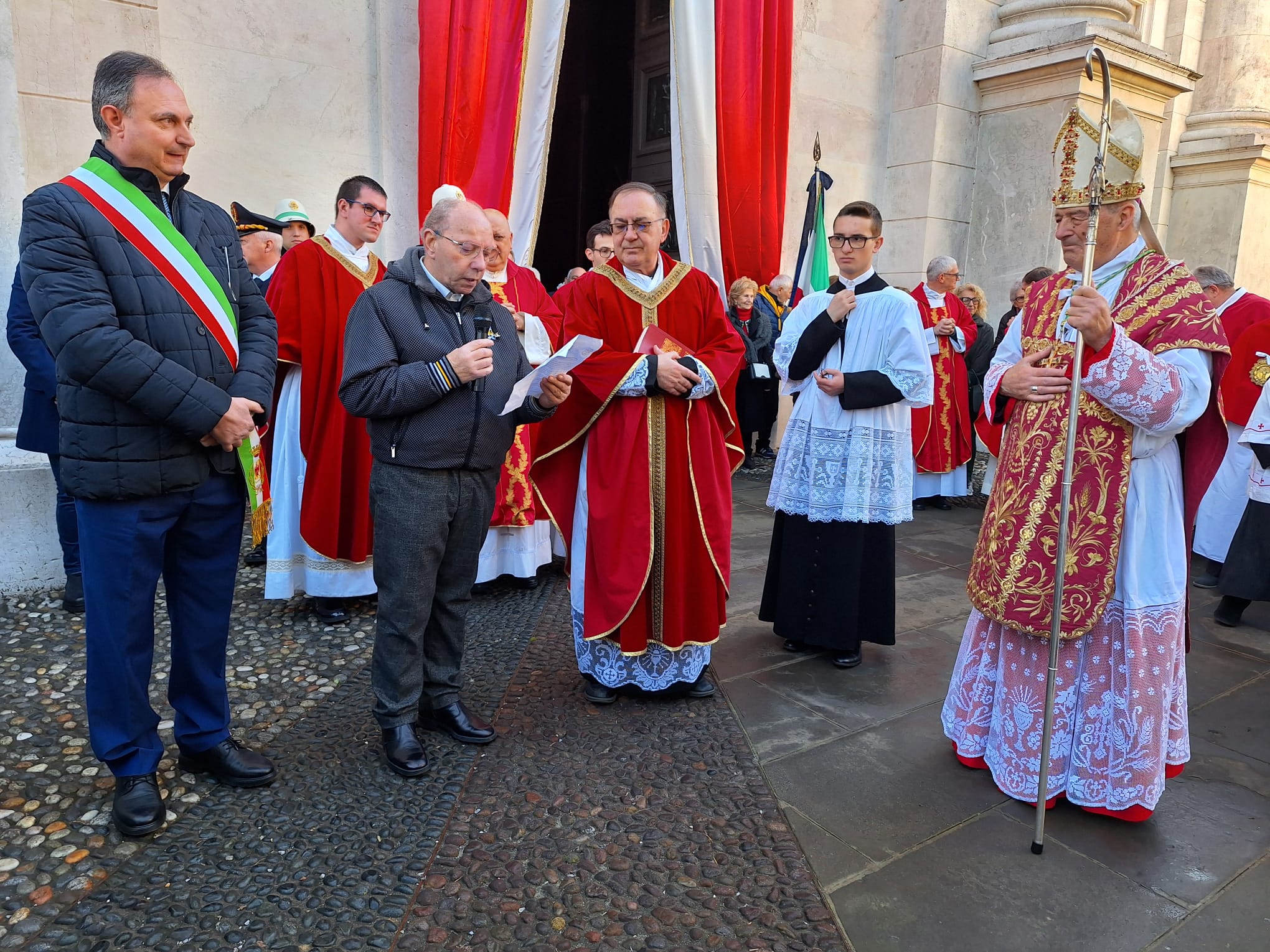 Martinengo Inaugurato il nuovo mezzo per il trasporto sociale durante la festa patronale