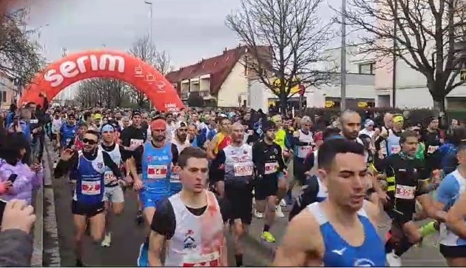 Maratonina al via: un fiume di corridori stamattina a Treviglio