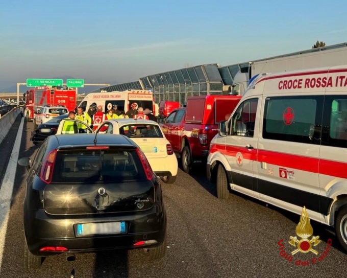 Schianto sulla A4 a Capriate, tre feriti