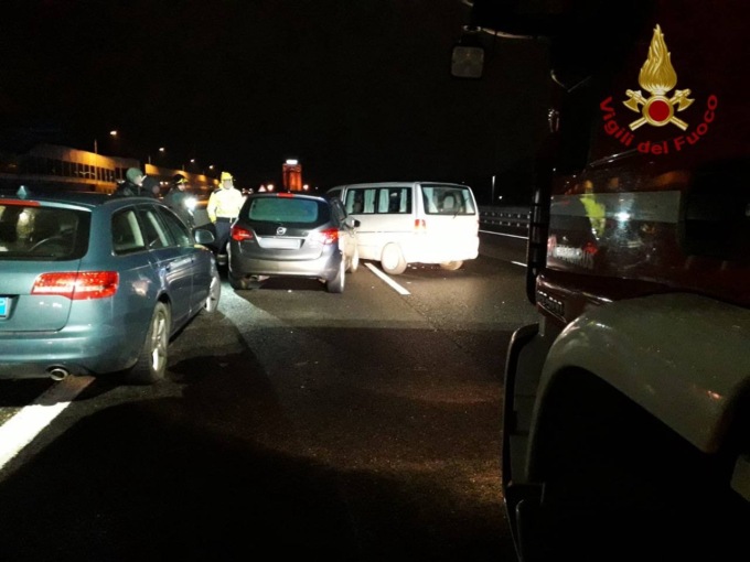 Schianto nella notte sulla A4 tra Dalmine e Bergamo, c’è un morto