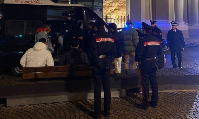 Tentano di rubare lamette per 3500 euro, fermati dai carabinieri