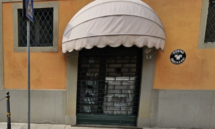 Tentato furto con scasso in centro: vetrina sfasciata al "Panificio Baioni"