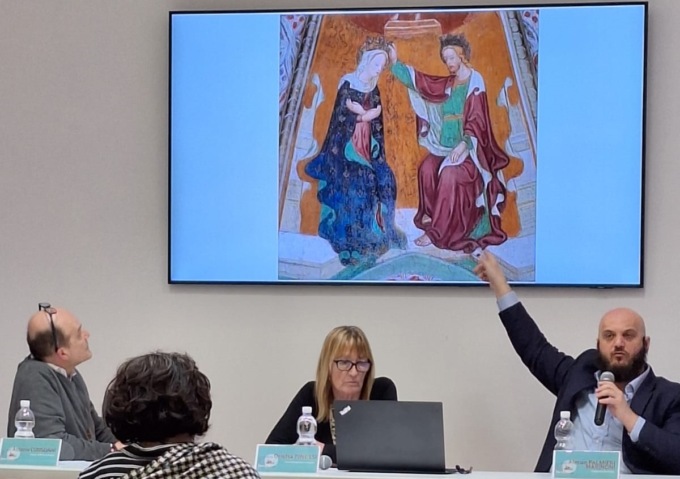 L’occhio di Allah sul manto della Madonna
