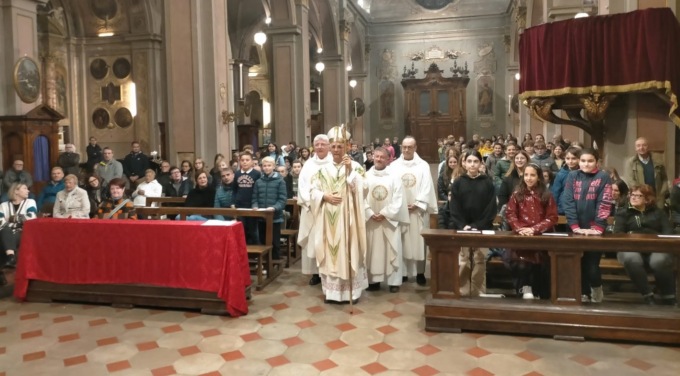 Il vescovo di Cremona monsignor Antonio Napolioni in visita pastorale
