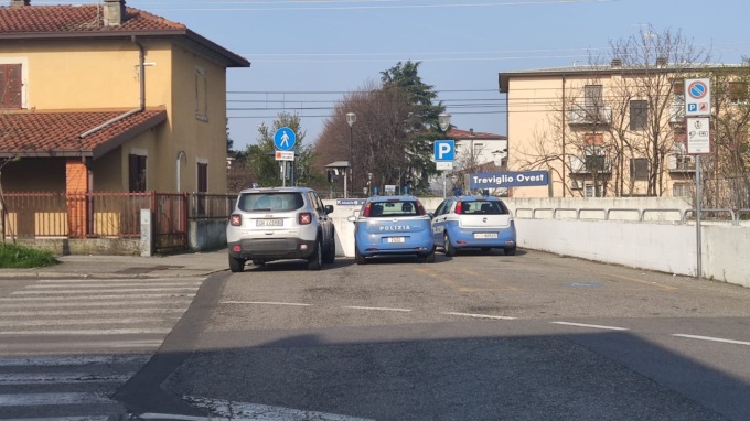 Treno travolge un carrello per la manutenzione, cancellazioni e ritardi a Treviglio