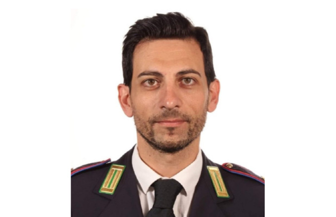 Comandante eroe salva una bambina che rischiava di essere investita