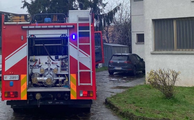 Principio d’incendio in casa, paura per una famiglia