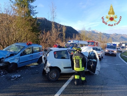 Schianto a Onore, elisoccorso per un ventenne