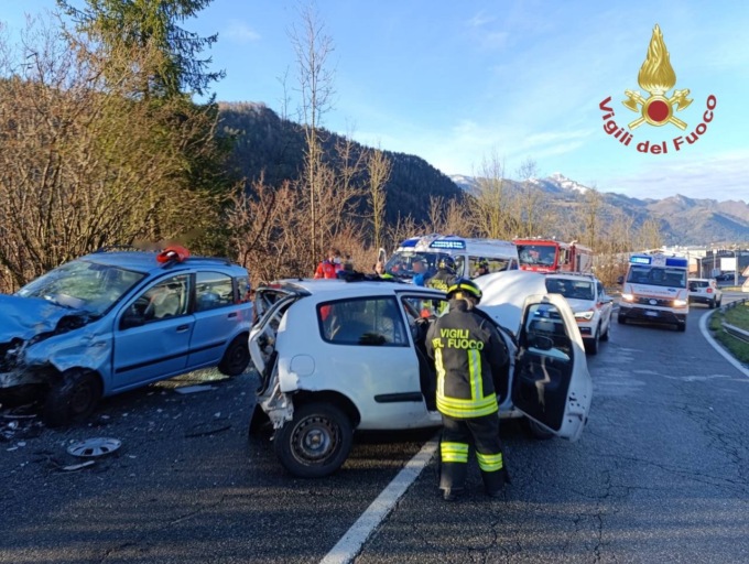 Schianto a Onore, elisoccorso per un ventenne