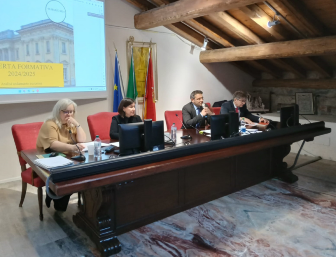 Istruzione superiore, reggono i licei, in aumento le iscrizioni ai tecnici e professionali